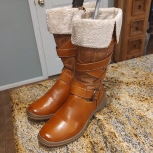 Forever Boots Womens Size 7.5 Faux Leather Buckle Strap Mid Calf Fur Lined Boots