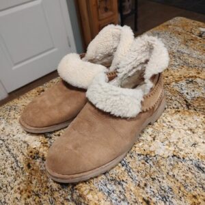 UGG Mckay Chestnut Suede Sheepskin Lined Ankle Boots S/N 1012358 Women Sz 8