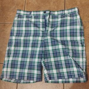 IZOD Men’s Golf Chino Green/Red/Blue Plaid Short Size 34 Flat Front