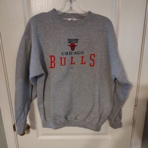 Vtg 90s Logo Athletic Embroidered Chicago Bulls Crewneck Gray Sweatshirt Size L