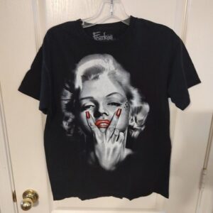 Fearless Marilyn Monroe Seductive Peace Sign Tshirt Men's Black Size Medium