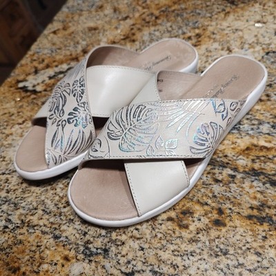 Tommy Bahama Ivory Charlotte Springs Reflexology Sandal Slides Shoes Size 6