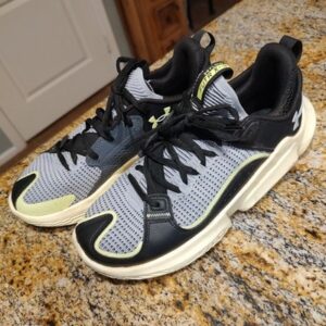 Under Armour Flow FUTR X 3 Athletic Basketball Shoes 3026630-003 Sz M8.5/W10