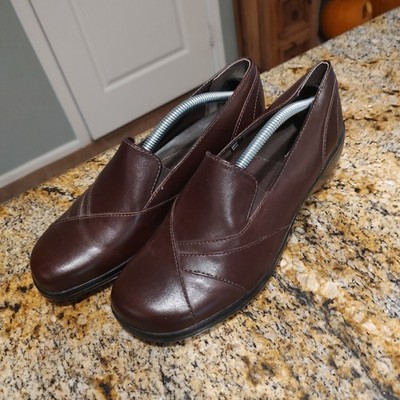 Clarks Women's Sz 7.5M Blackberry Leather Slip On Loafers Shoes Brown 84630