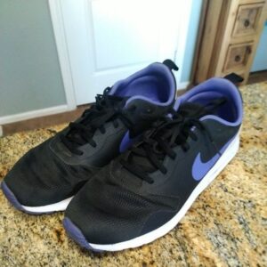 Nike Air Max Tavas Black White Blue Running Shoes 705149-025 Mens size 14