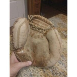 VINTAGE 1960s RAWLINGS ELSTON HOWARD MJ 57 Catcher’s Mitt Needs Repair