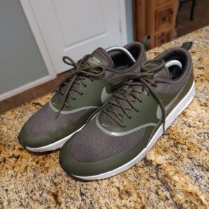 Nike Air Max Tavas Shoes US Womens Size 12 599409-310 Olive Green