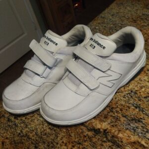 New Balance 813 White Men's Casual Hook and Loop Strap Sneakers MW813HWT Size 9