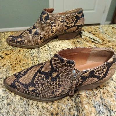 Women's Chelsea & Violet Booties Size 6M Beige & Black Faux Snake Skin Print