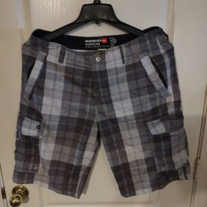 Quiksilver Amphibian Shorts Men’s Size 32 Plaid Gray Cargo Shorts Outdoor