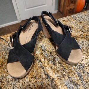 Clarks Collection Black Wedge Sandals Size 6M ID 201171424035