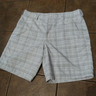 Under Armour Golf Shorts Men's Sz 34 White Plaid Flat Front Casual Outdoor