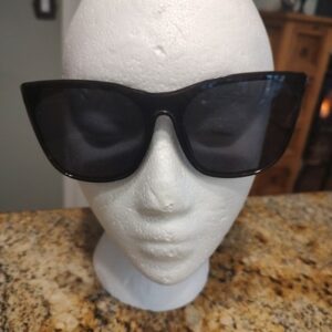 Steve Madden Sunglasses DG0422 Black Oversized Frames