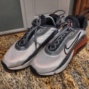 Rare Nike Air Max 270 Sneakers CV8835-001 Size 10 US