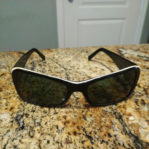Salvatore Ferragamo Unisex Black White Eyewear Sunglasses FE 2085 Vintage Style
