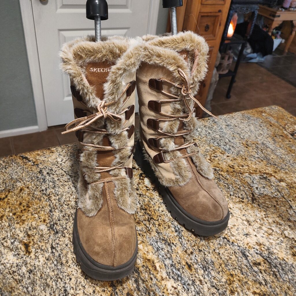 Skechers Brown Faux Fur Lined Boots Size 8 U.S. ID SN 45708