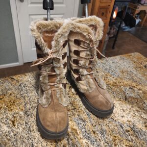 Skechers Brown Faux Fur Lined Boots Size 8 U.S. ID SN 45708