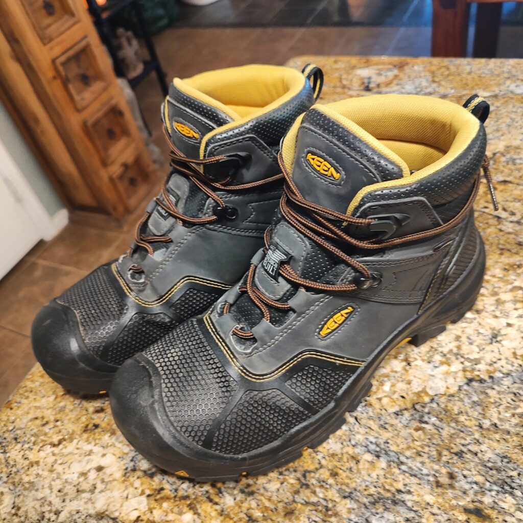 KEEN Utility Logandale 1017828D Men's 10.5D Work Boots Black Gray Gently Used