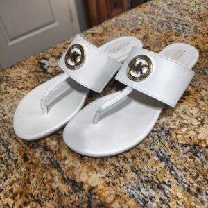 Michael Michael Kors Womens 6.5 White Leather Thong Sandals Gently Used