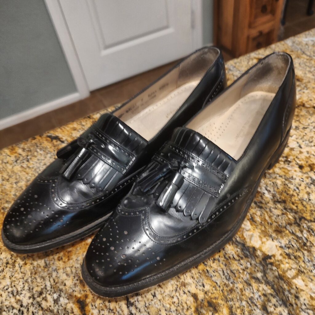 Johnston & Murphy 20-41021 Men's Black Leather Tassel Loafers 9 B/AA Narrow USED