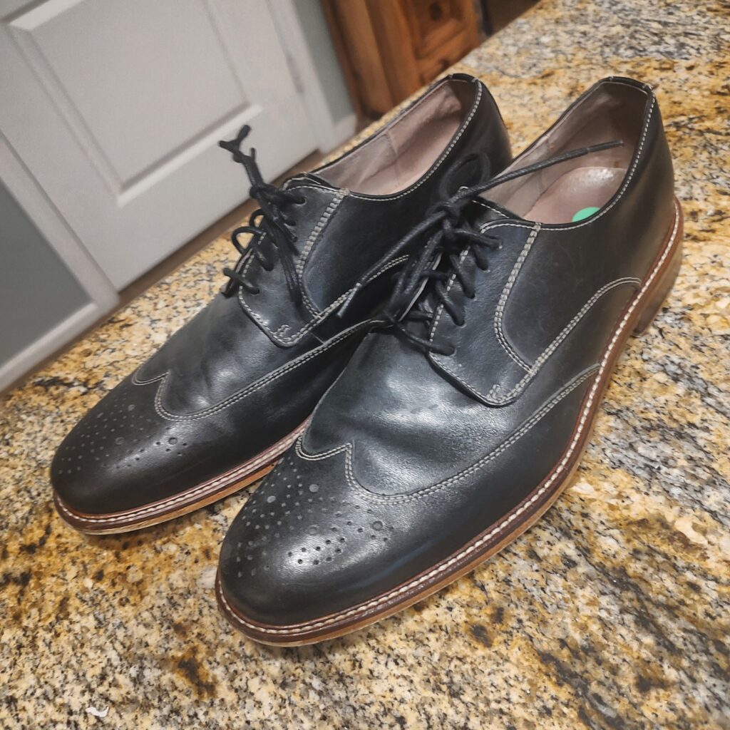 BANANA REPUBLIC Mens 9M Black Leather Wingtip Brogue Dress Shoes Gently Used