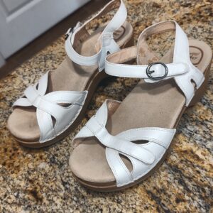 Dansko Season Wedge Sandals Womens 6.5 White Leather Gently Used Comfort