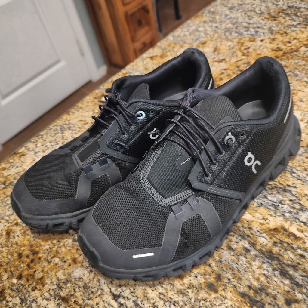 On Cloud Running Shoes Womens USW8 Black Athletic Sneakers Gently Used