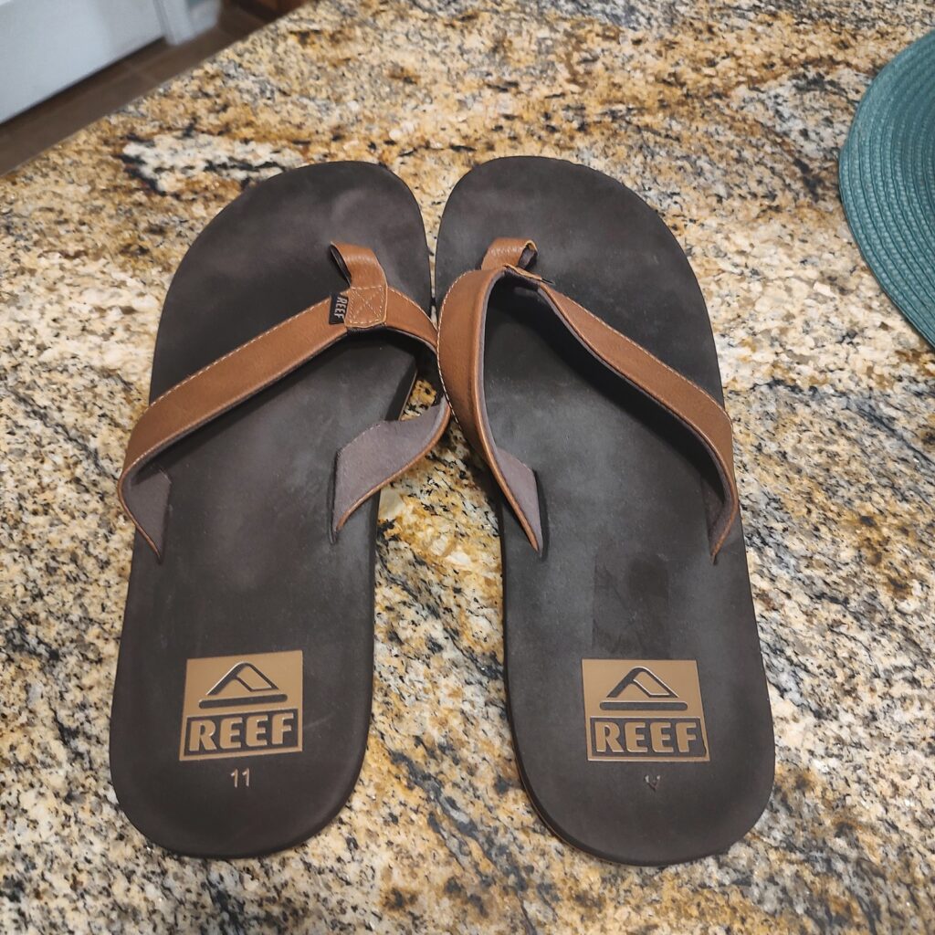 Reef TWINPIN Men's Flip Flops Sandals US 11 Dark Brown Tan Synthetic Gently Used