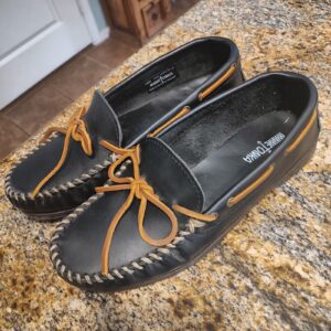 Minnetonka 749W Women's Black Leather Moccasin Loafers Size 10.5 Used