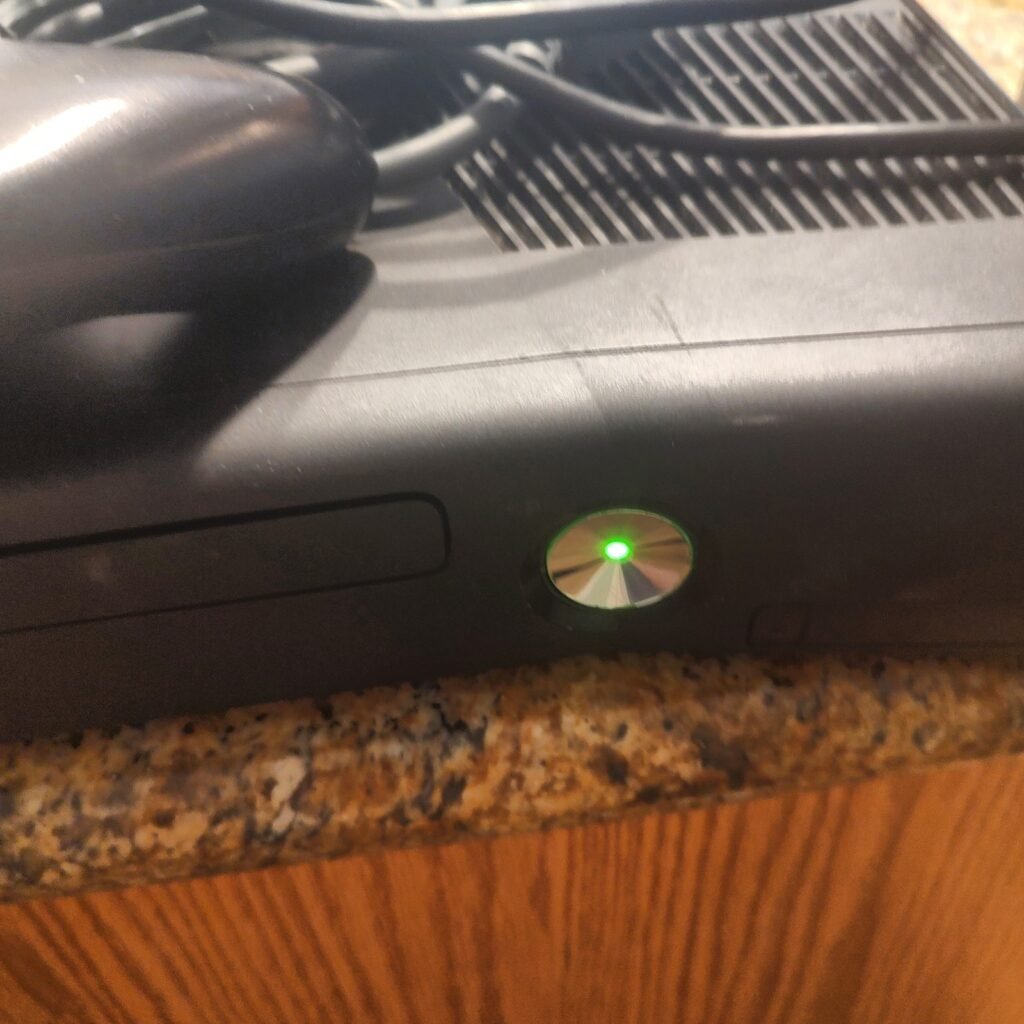 Microsoft Xbox 360 S Model 1439 Black Console System 3 Controllers Used