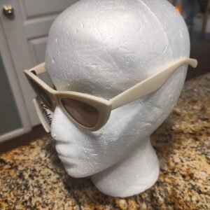 Reality Kiss Kiss Sunglasses Cream NWT Anthropologie Cat Eye Recycled Womens