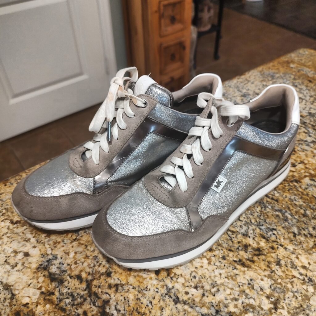 Michael Kors Womens Size 8 Silver Grey White Glitter Fashion Athletic Sneakers U