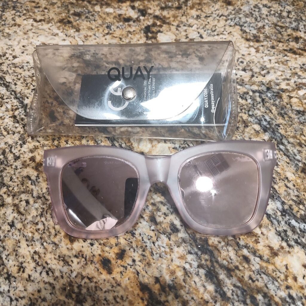 QUAY Womens Translucent Pink Purple Gradient Sunglasses Gently Used