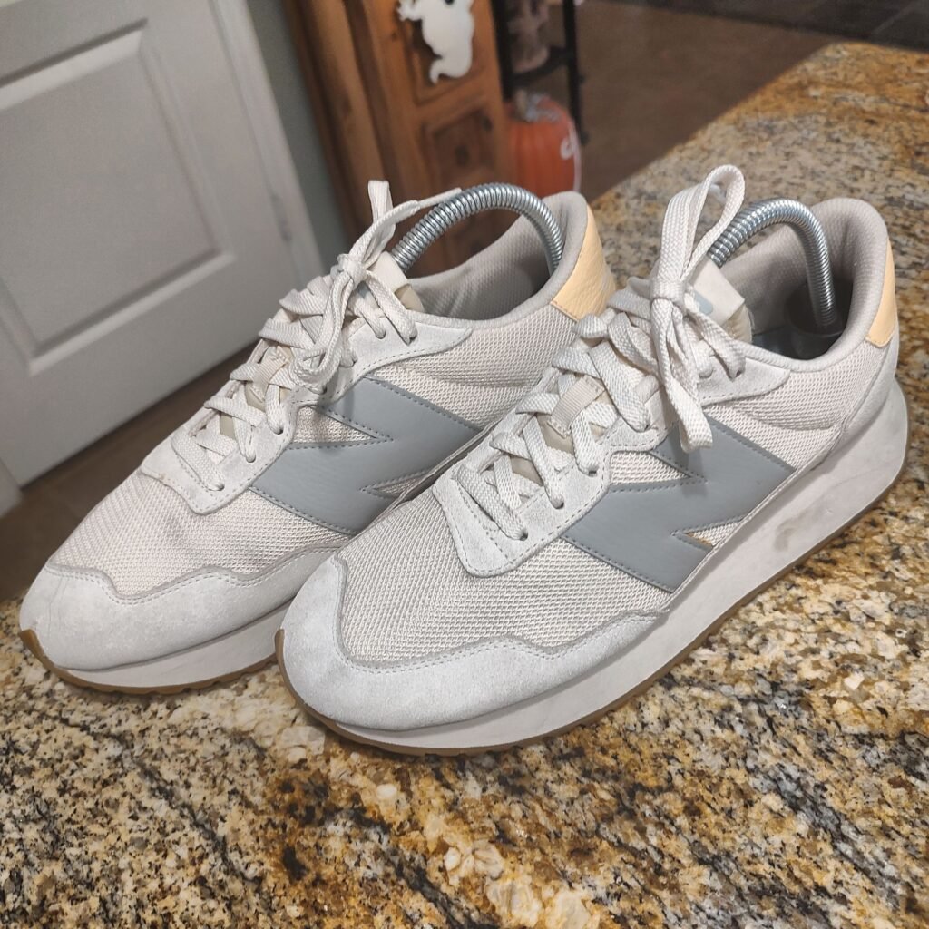 New Balance 237 WS237HN1 Women's 9.5 Sneakers Off-White Gray Tan Used Visible We